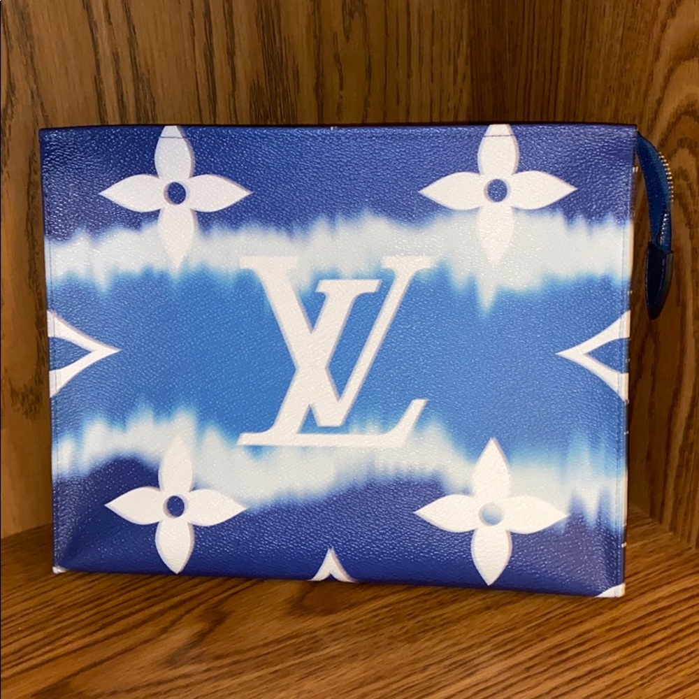 Authentic Louis Vuitton escale toiletry 26 pouch